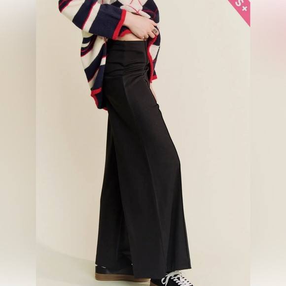 Women's Black Wide-Leg Pants - Picture 2 of 3
